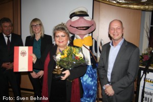 Burmistrz Gerd Walther i laureatka nagrody Kultur-Ueckerich 2013 - Sylwia Burnicka-Kalischewska