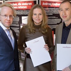 Katarzyna Naliwajek z rektorem Saschą Spounem z Uniwersytetu w Luneburgu